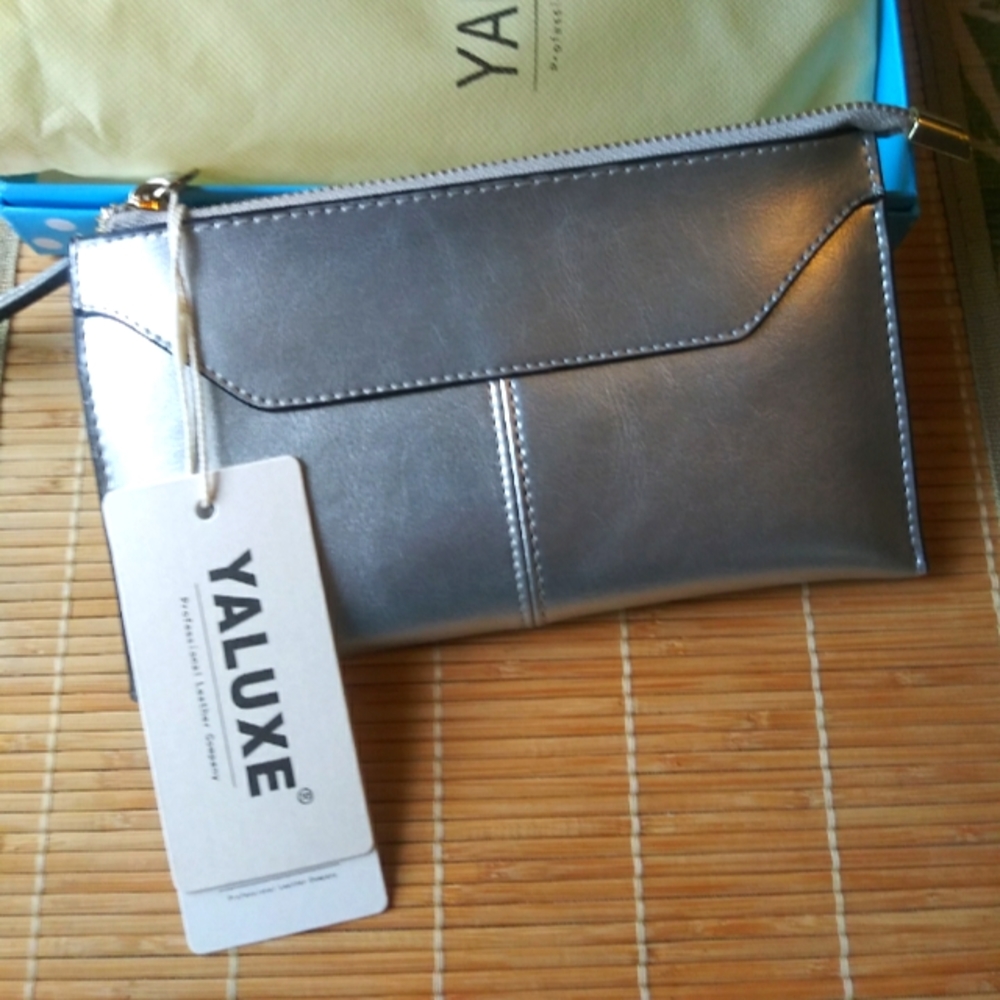 Yaluxe Leather Wristlet Clutch